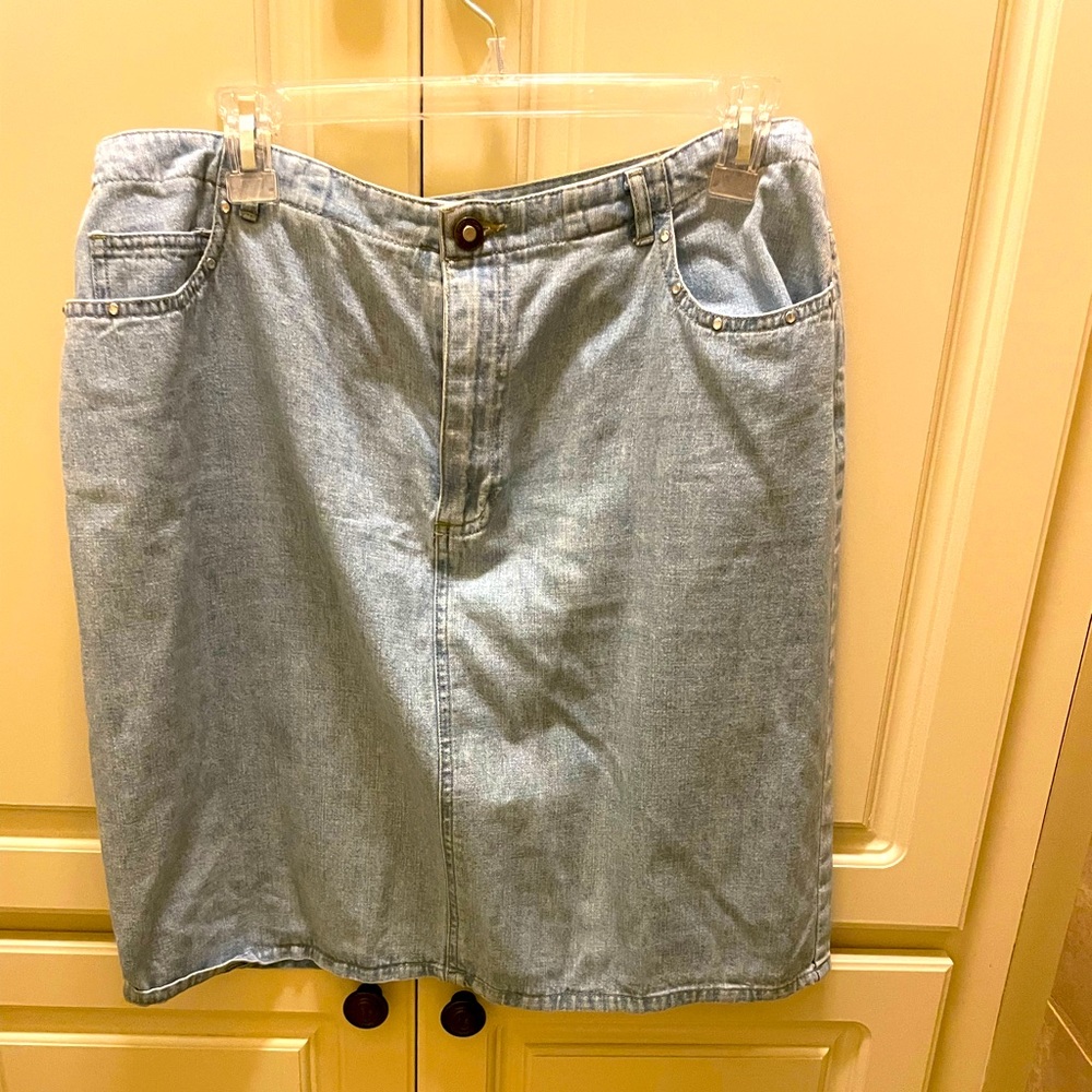 ‼️Clear Out‼️ Denim, pencil Skirt, belt loops, studs around pockets.